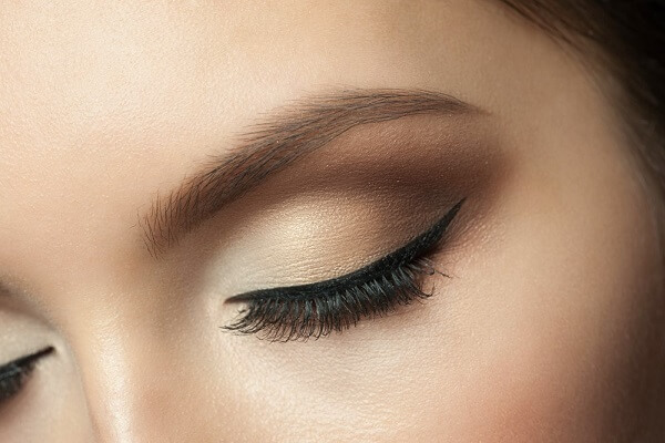 eyeliner kullanımı